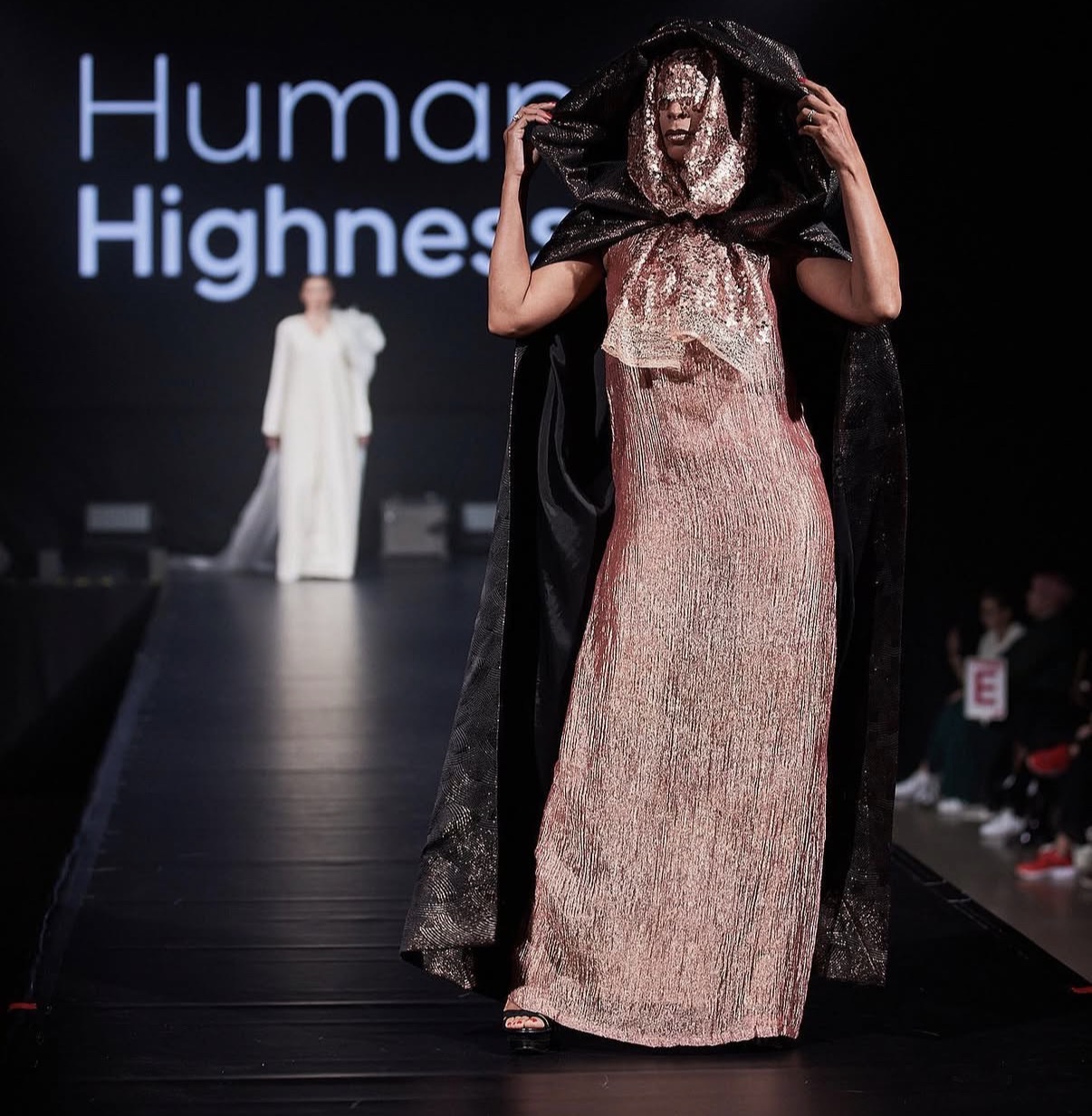 Une silhouette Human Highness présentée lors du défilé