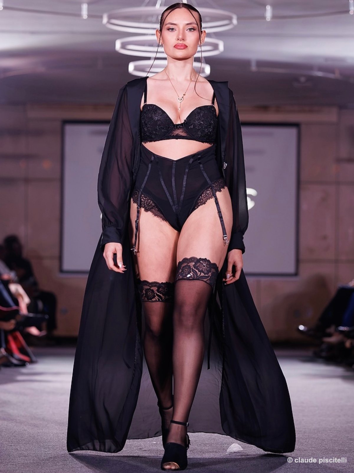 ANA LOYARTE — Look 1