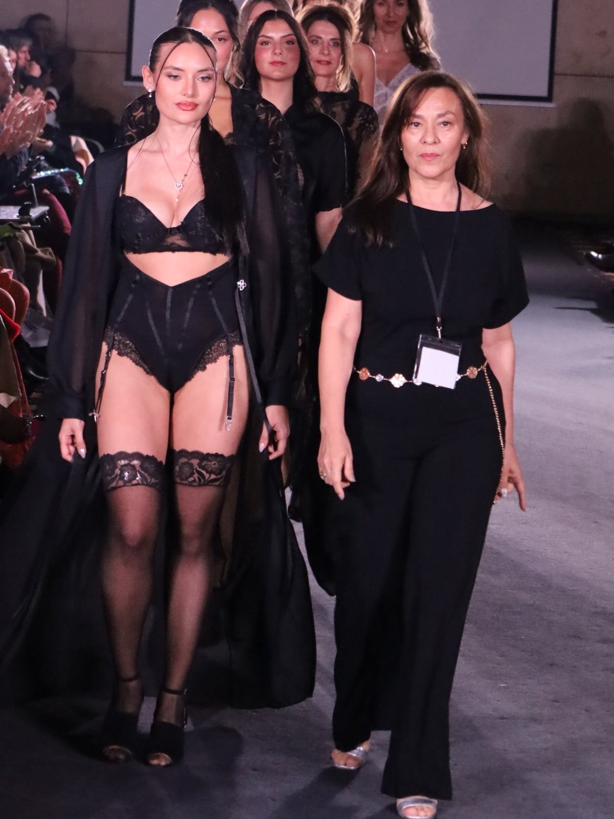 ANA LOYARTE — Look 11
