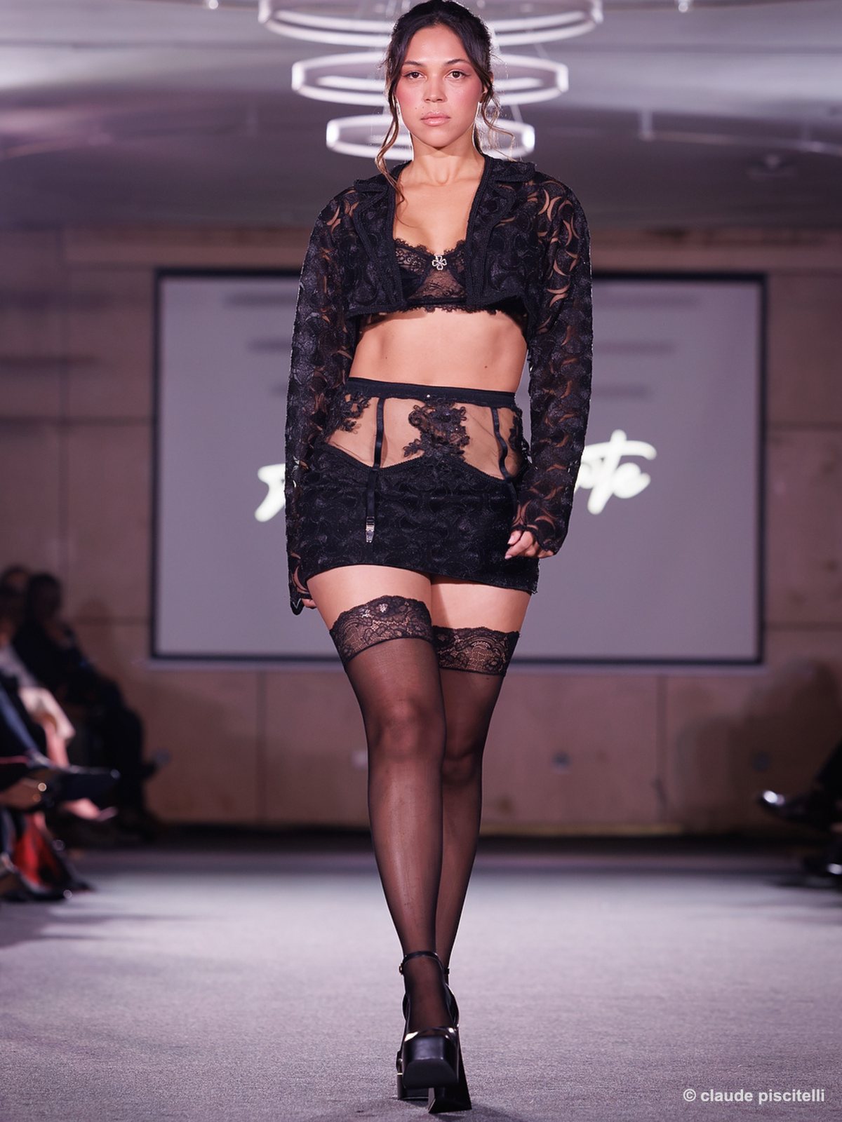 ANA LOYARTE — Look 2