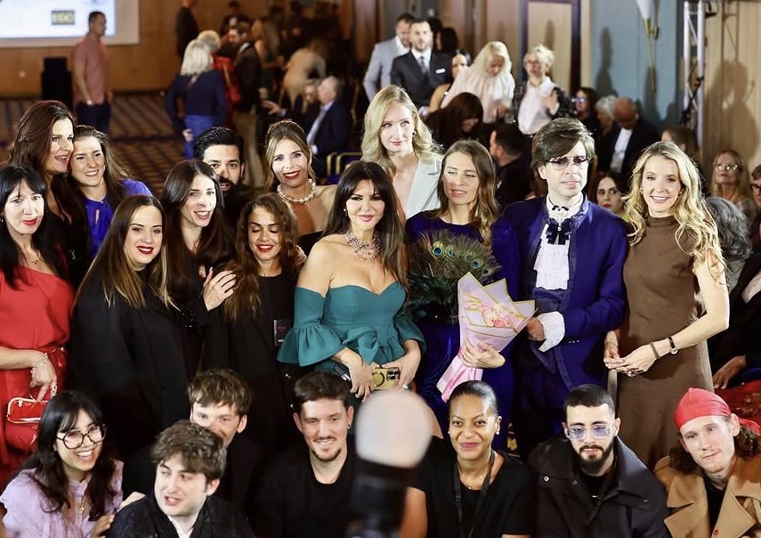 Fabiola Puga entourée des créateurs et de l’équipe de la Luxembourg Fashion Week